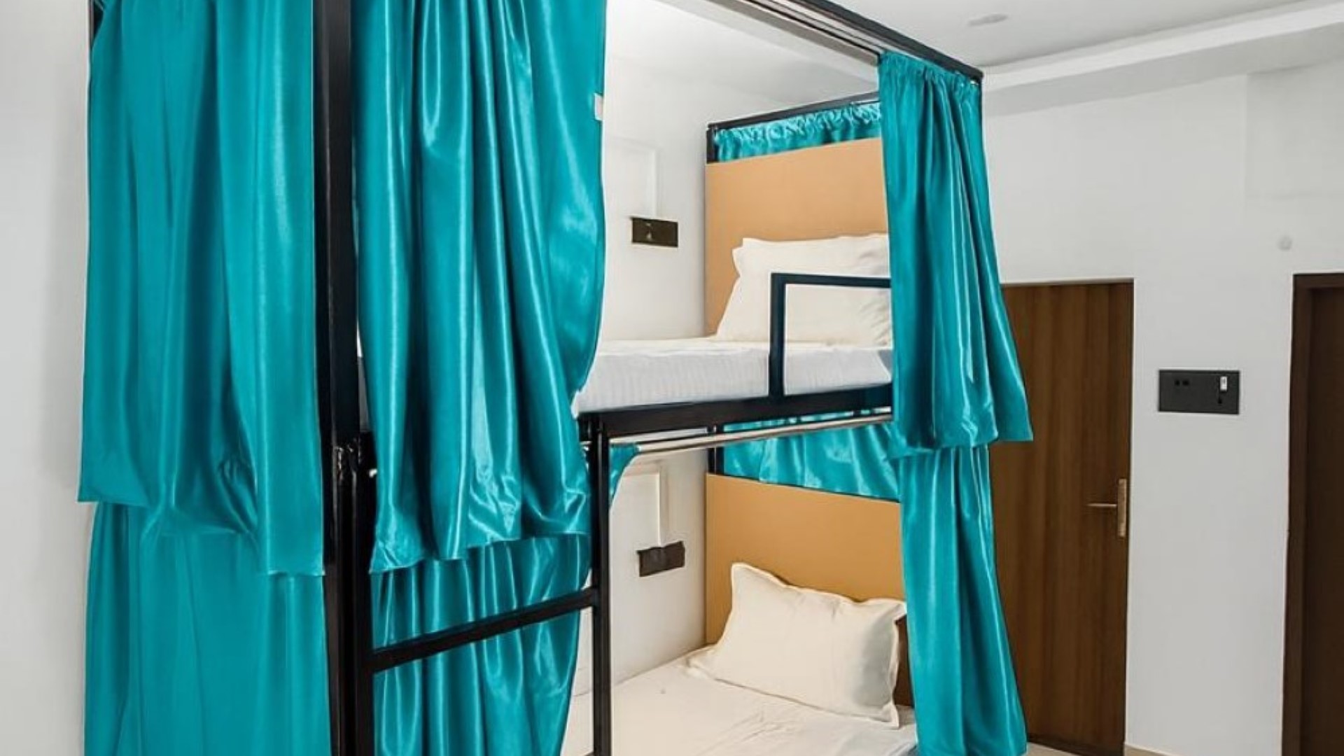 Sair Hostel Slider 1